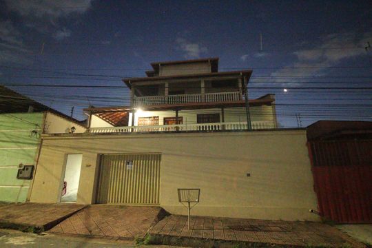 Fachada de casa à venda com 4 quartos, 335m² em Jardim Vera Cruz, Contagem