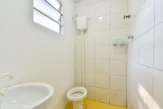 Banheiro de casa para alugar com 1 quarto, 55m² em Vila São José, São Paulo