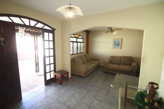 Casa à venda com 3 quartos, 190m² em Conjunto Ademar Maldonado, Belo Horizonte