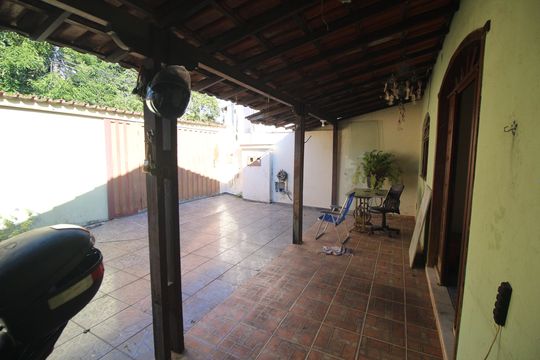 Quintal de casa à venda com 3 quartos, 190m² em Conjunto Ademar Maldonado, Belo Horizonte