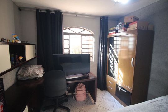 Quarto  de casa à venda com 3 quartos, 190m² em Conjunto Ademar Maldonado, Belo Horizonte