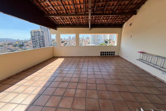 Varanda de casa à venda com 3 quartos, 239m² em Parque Peruche, São Paulo