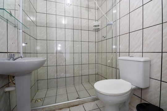 Banheiro de kitnet/studio para alugar com 1 quarto, 20m² em Patamares, Salvador