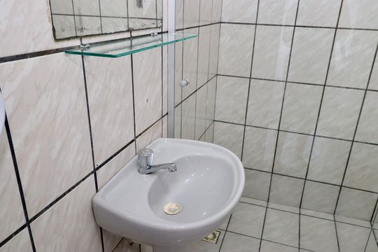 Banheiro de kitnet/studio para alugar com 1 quarto, 20m² em Patamares, Salvador