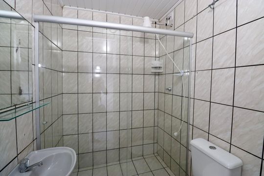 Banheiro de kitnet/studio para alugar com 1 quarto, 20m² em Patamares, Salvador
