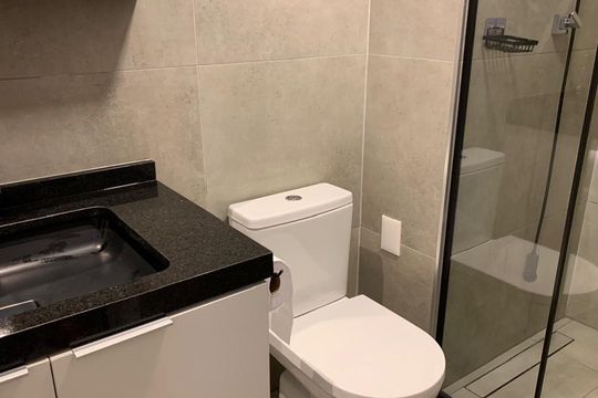 Banheiro de apartamento à venda com 1 quarto, 32m² em Pompeia, São Paulo