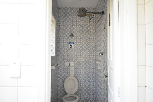 Banheiro externo de casa à venda com 2 quartos, 250m² em Planalto Paulista, São Paulo