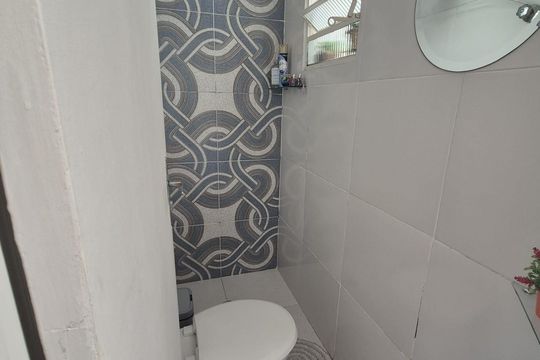 Banheiro de casa à venda com 2 quartos, 150m² em Jardim Martinica, São Paulo