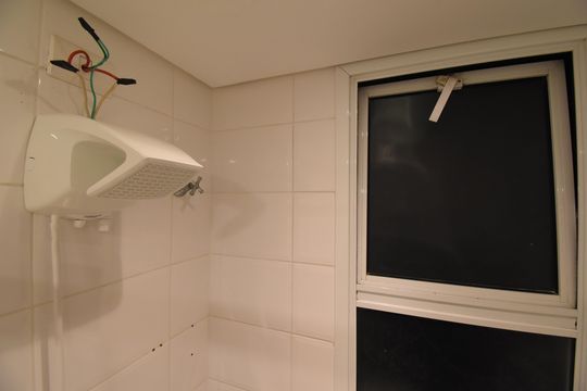 Banheiro de apartamento à venda com 1 quarto, 60m² em Pilarzinho, Curitiba
