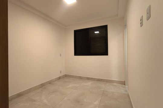 Suíte de apartamento à venda com 4 quartos, 155m² em Ana Lúcia, Belo Horizonte