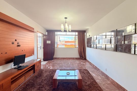 Sala de casa à venda com 4 quartos, 300m² em Bela Vista, Jundiaí