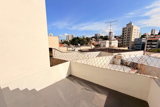 Quintal de casa à venda com 4 quartos, 300m² em Bela Vista, Jundiaí