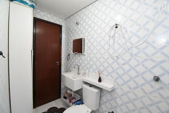 Banheiro 2 de casa de condomínio à venda com 3 quartos, 120m² em Cachoeira, Curitiba