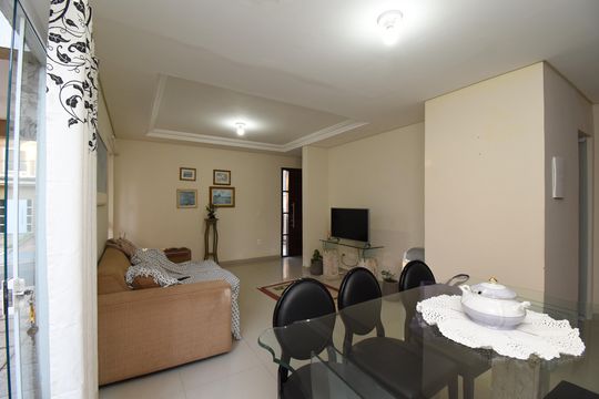 Sala de casa de condomínio à venda com 3 quartos, 120m² em Cachoeira, Curitiba