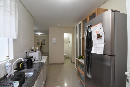 Cozinha de casa de condomínio à venda com 3 quartos, 120m² em Cachoeira, Curitiba