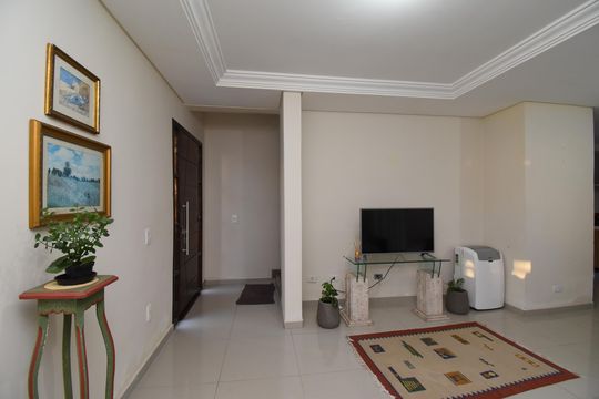 Sala de casa de condomínio à venda com 3 quartos, 120m² em Cachoeira, Curitiba