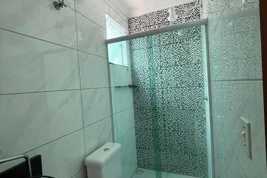 Banheiro de apartamento à venda com 2 quartos, 44m² em Parque Capuava, Santo André