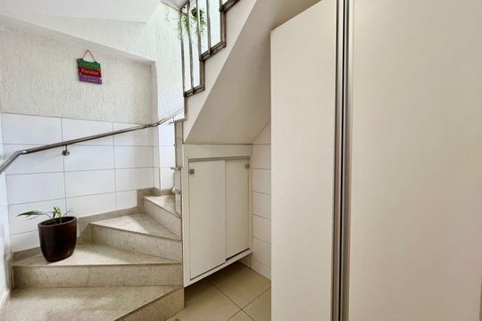 Escada de apartamento à venda com 4 quartos, 230m² em Itapoã, Belo Horizonte