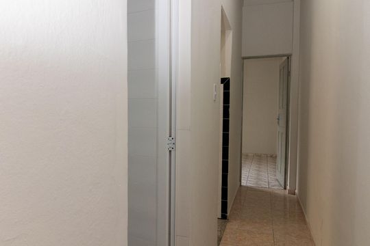 Corredor de apartamento para alugar com 2 quartos, 55m² em Realengo, Rio de Janeiro