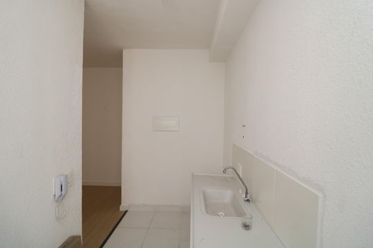 Cozinha de apartamento para alugar com 2 quartos, 49m² em Parque São Lourenço, São Paulo
