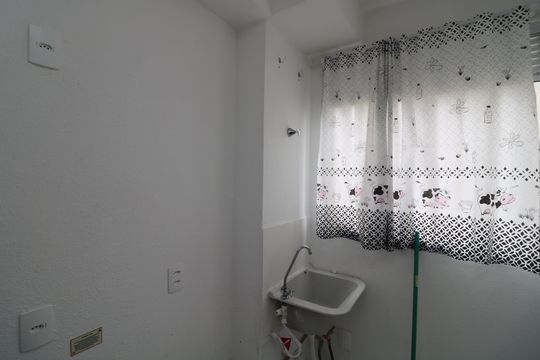 Área de Serviço de apartamento para alugar com 2 quartos, 49m² em Parque São Lourenço, São Paulo