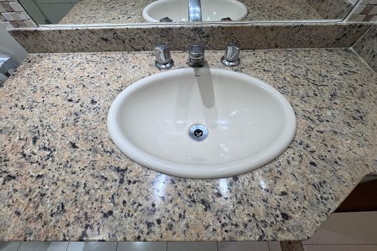 Banheiro Social de apartamento à venda com 3 quartos, 82m² em Recreio dos Bandeirantes, Rio de Janeiro