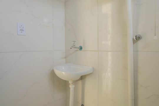 Banheiro de apartamento para alugar com 2 quartos, 45m² em Porto Novo, São Gonçalo