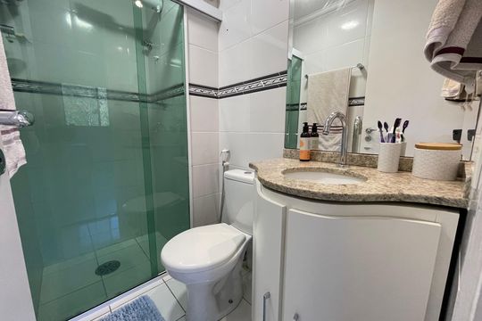 Banheiro de apartamento à venda com 2 quartos, 53m² em Jardim Arpoador, São Paulo