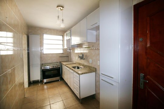 Cozinha de apartamento para alugar com 2 quartos, 64m² em Cordovil, Rio de Janeiro