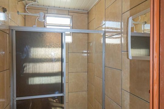 Banheiro social de casa para alugar com 2 quartos, 250m² em Mathias Velho, Canoas