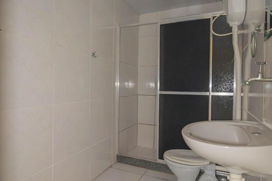 Banheiro de casa de condomínio para alugar com 2 quartos, 65m² em Porto da Pedra, São Gonçalo