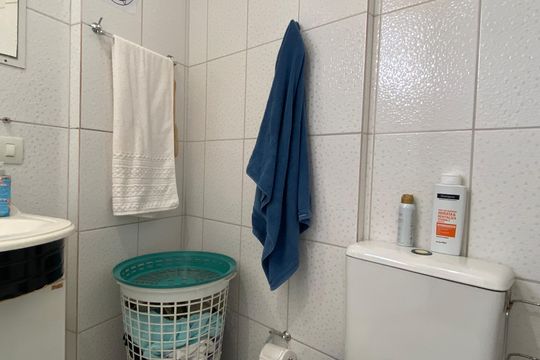 Banheiro de apartamento à venda com 1 quarto, 47m² em Vila Osasco, Osasco