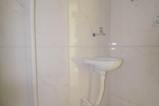 Banheiro de casa de condomínio para alugar com 2 quartos, 65m² em Porto Novo, São Gonçalo