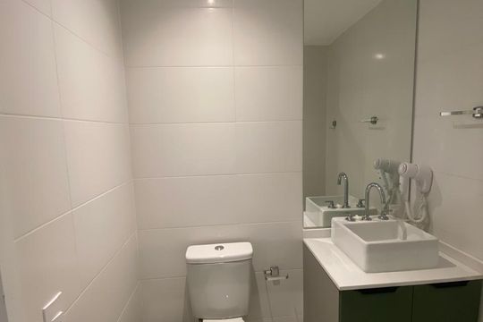 Banheiro de apartamento à venda com 1 quarto, 21m² em Pompeia, São Paulo
