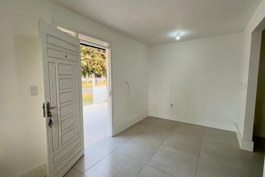 Sala de casa para alugar com 3 quartos, 89m² em Jurerê, Florianópolis