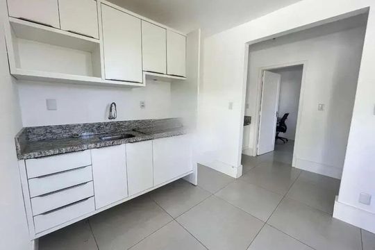 Cozinha de casa para alugar com 3 quartos, 89m² em Jurerê, Florianópolis