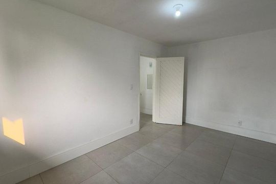 Quarto de casa para alugar com 3 quartos, 89m² em Jurerê, Florianópolis
