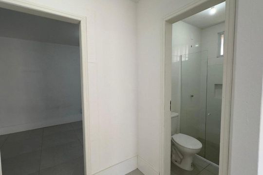 Banheiro de casa para alugar com 3 quartos, 89m² em Jurerê, Florianópolis
