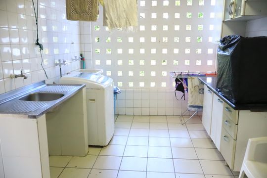 Área de serviço de casa de condomínio para alugar com 6 quartos, 520m² em Piatã, Salvador