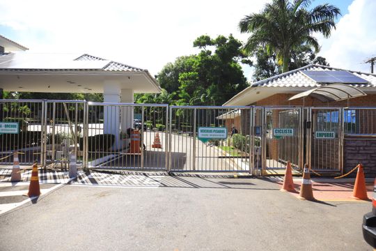 Fachada de casa de condomínio para alugar com 6 quartos, 520m² em Piatã, Salvador
