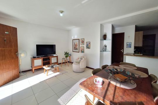 Sala de casa de condomínio à venda com 3 quartos, 150m² em Sapê, Niterói