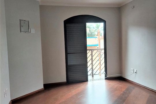 Casa à venda com 3 quartos, 248m² em Vila Ivone, São Paulo