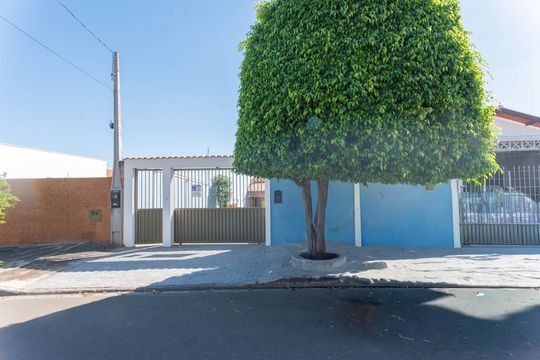 Fachada de casa à venda com 3 quartos, 400m² em Jardim Paraíso de Viracopos, Campinas