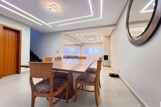 Casa à venda com 3 quartos, 280m² em Parque dos Passaros, São Bernardo do Campo