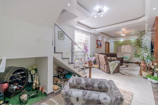 Casa à venda com 3 quartos, 353m² em Parque Peruche, São Paulo