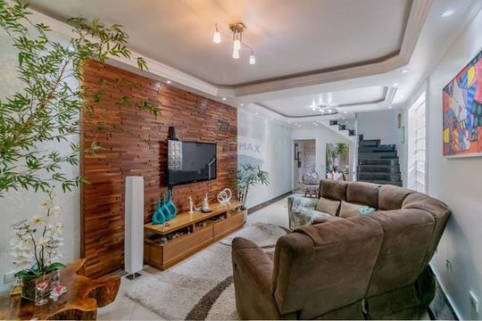 Casa à venda com 3 quartos, 353m² em Parque Peruche, São Paulo