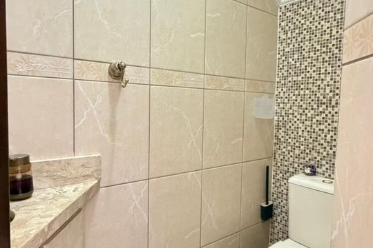 Banheiro de casa de condomínio à venda com 3 quartos, 92m² em Cidade Líder, São Paulo