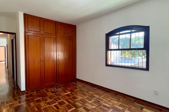 Quarto 2 de casa para alugar com 3 quartos, 240m² em Vila Madalena, São Paulo