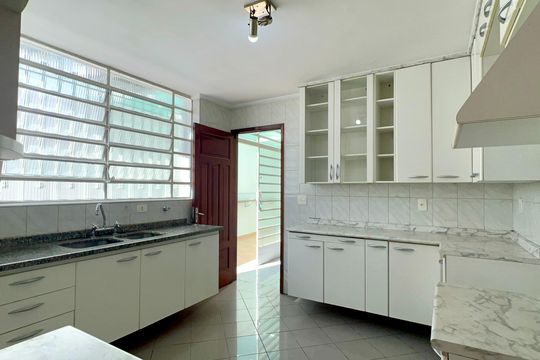 Cozinha de casa para alugar com 3 quartos, 240m² em Vila Madalena, São Paulo