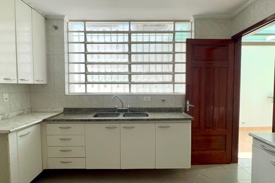 Cozinha de casa para alugar com 3 quartos, 240m² em Vila Madalena, São Paulo